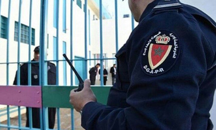 إدارة السجون تسمح لمعتقل برؤية والدته قبل اجراء عملية على القلب