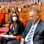 الصحراويين المغاربة وأعيان القبائل بالذكرى 68 لعيد الإستقلال بالقرب من الجدار العازل