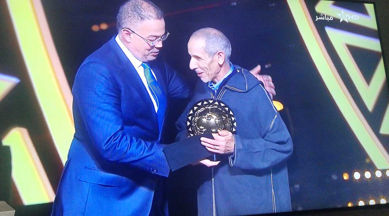 الكاف يقدم جائزة فريدة وخاصة لمتبرع شهير “مول البيكالة” ظاهرة زلزال الحوز.