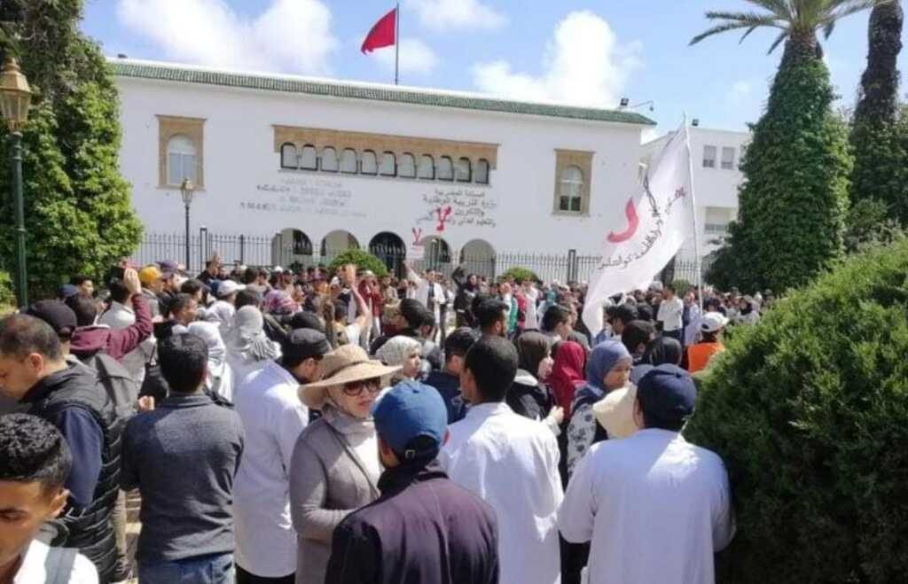 استمرار الاضراب رغم الزيادة في أجور الأساتذة