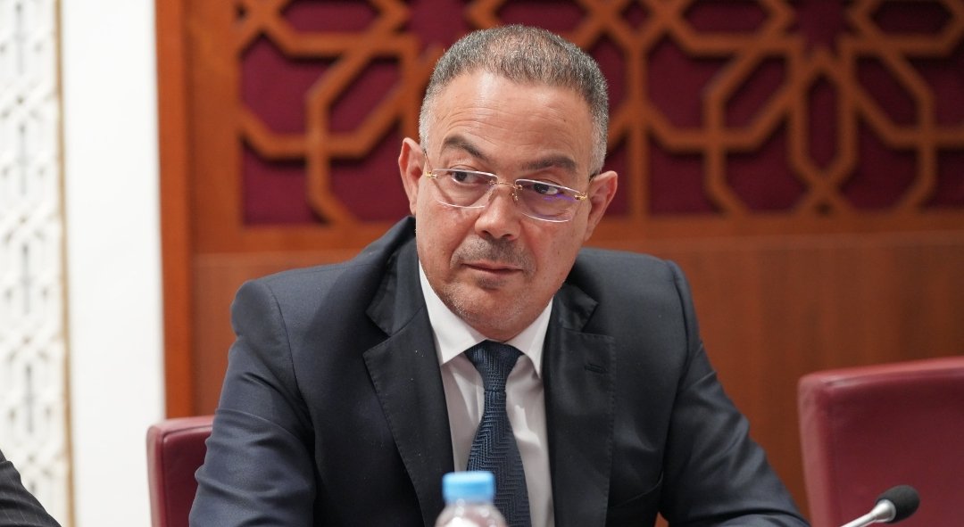 لقاء لقجع مع النقابات الجمعة لم يفض إلى أي اتفاق بشأن الزيادة في رواتب الأساتذة.