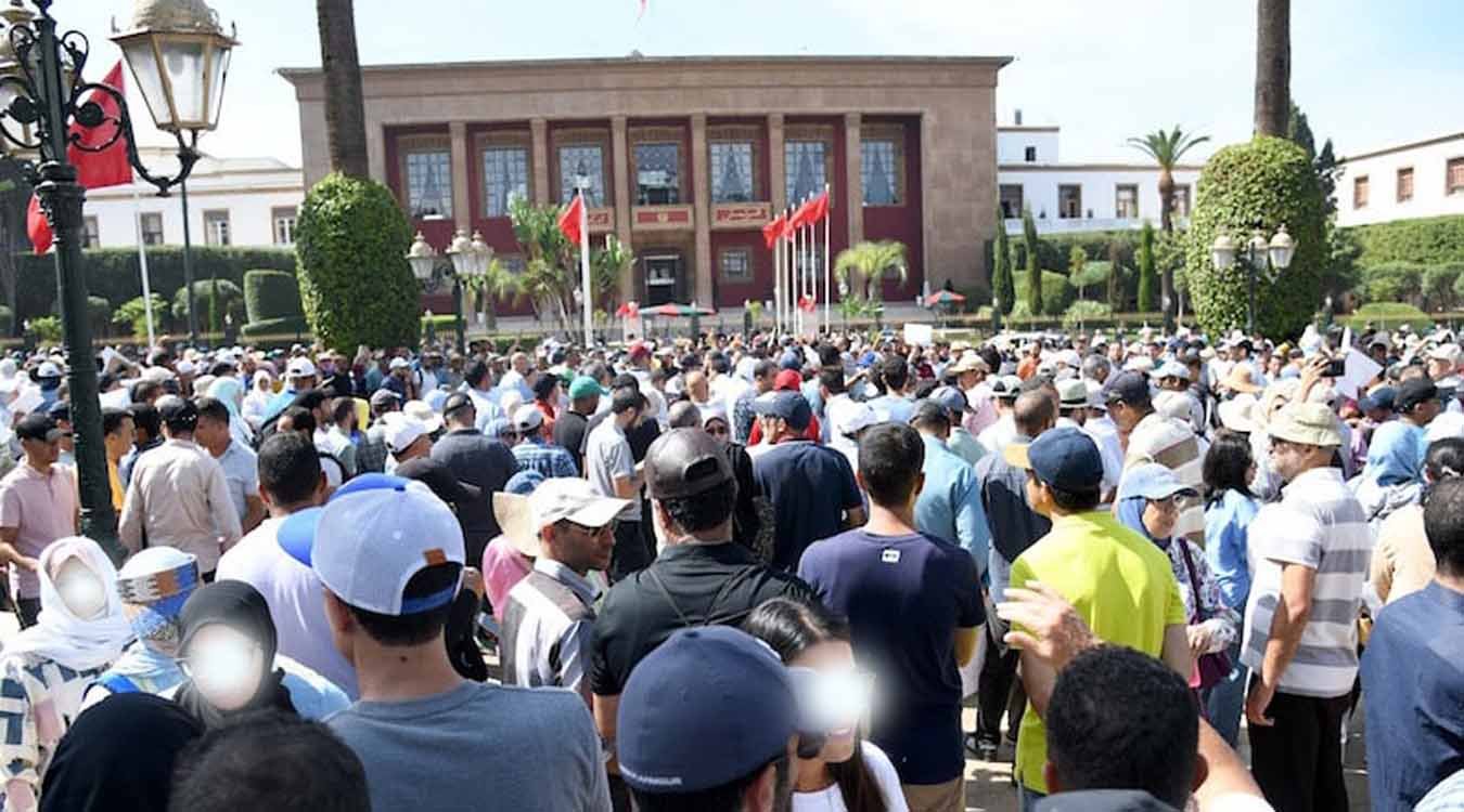 عكوري يدعو المدرسين المضربين بالعودة لفصولهم محذرا من مواجهة بين الأسر والأساتذة