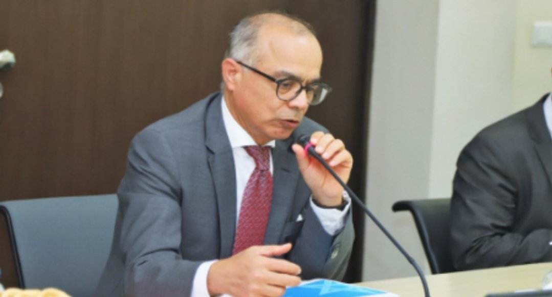 بعد الاجتماع بنموسى يشترط وقف الإضراب و والجامعة تطلب مهلة للتشاور