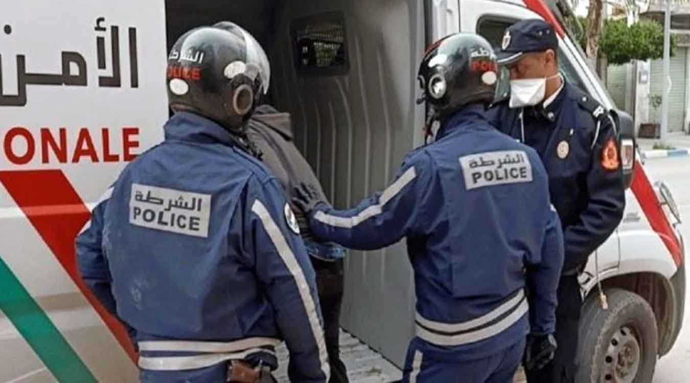 توقيف شخص هائج بساحة جامع الفنا هاجم الشرطة بساطور