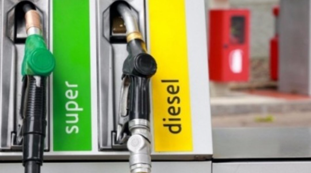 هل تعلم ان ثمن “الغازوال والبنزين بدءا من اليوم بالمغرب سينخفض الى هذآ الحد لَوْ لا قرار التحرير “المشؤوم”