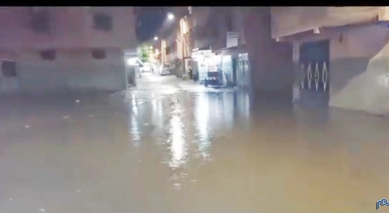 تساقطات مطرية تغرق شوارع و ازقة المدينة القديمة بمراكش