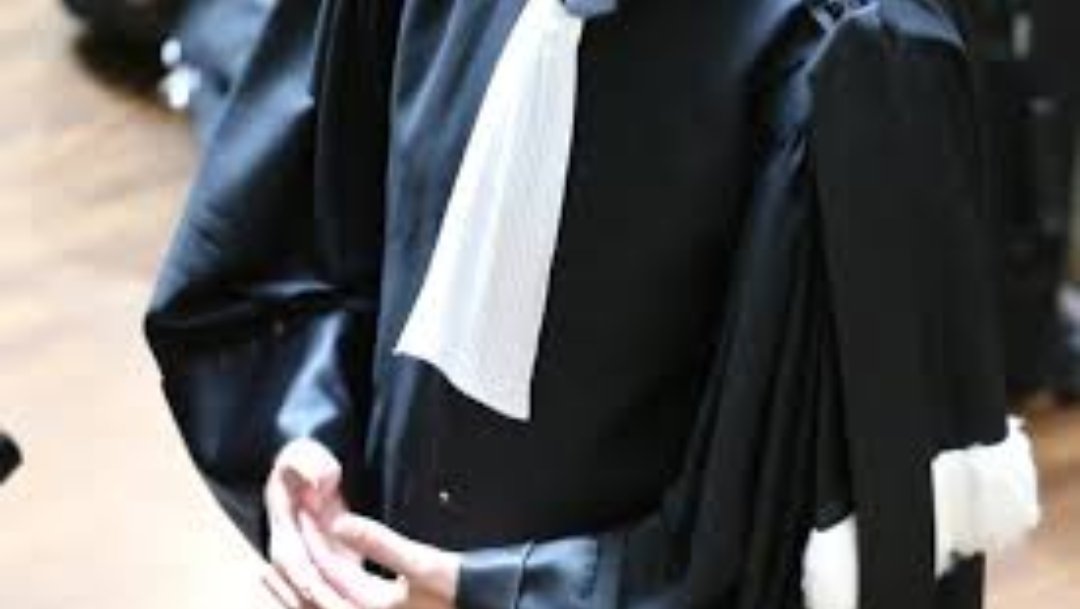 بسبب التشطيب عليه من المهنة محامي يهدد بوضع حد لحياته