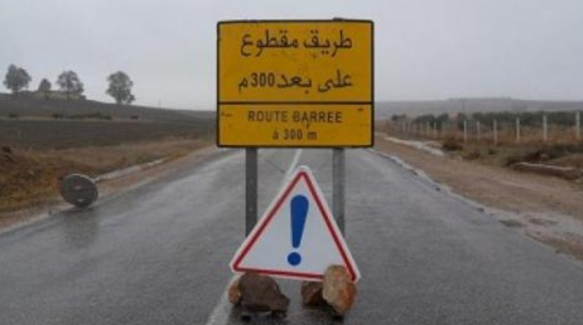 لحظة من التساقطات المطرية تقطع الطريق بين مراكش و ورززات