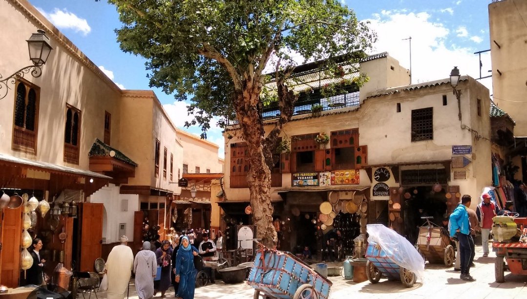 تعليمات والي جهة فاس مكناس بتفعيل قرار توحيد صباغة واجهات المباني بفاس