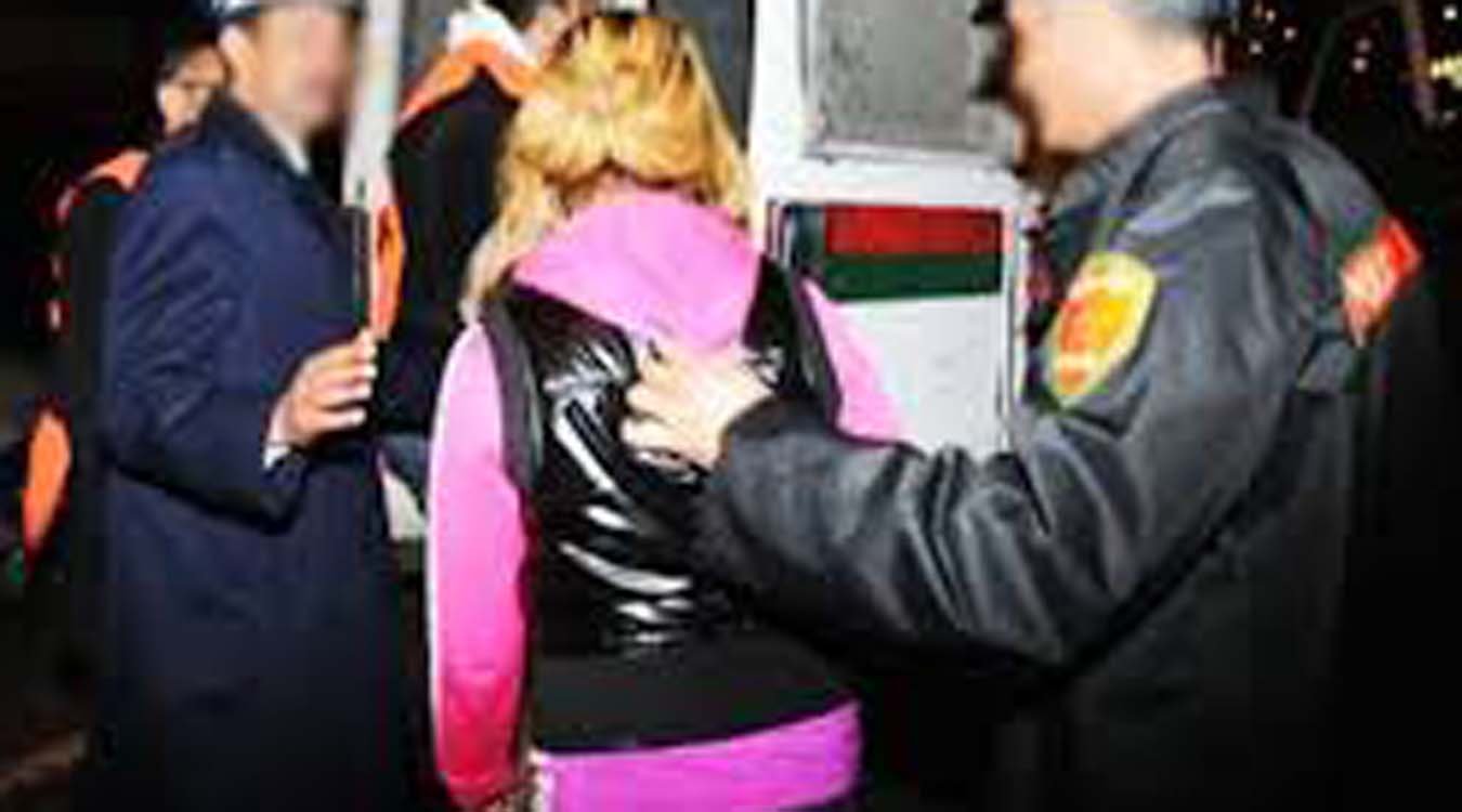 درك خنيفرة يعتقل شابة يشتبه تورطها في وفاة اربعيني