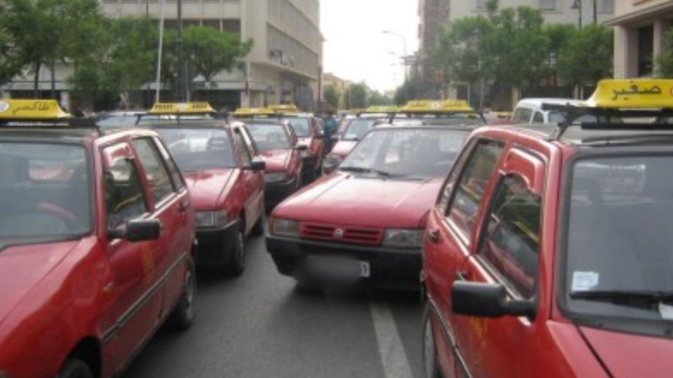 امن وجدة يطلب الإدلاء بشواهد الحياة بالنسبة لأصحاب مأذونيات سيارات الاجرة