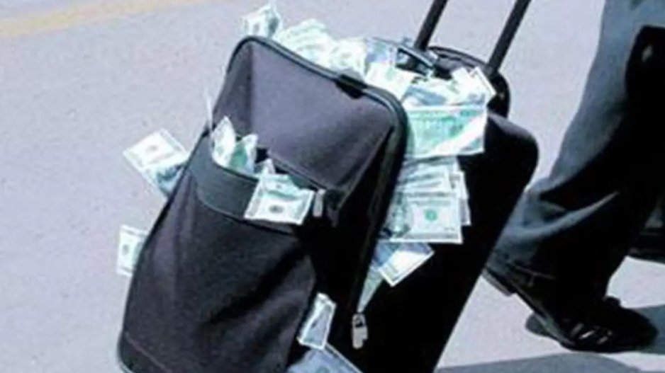 ادارة الجمارك تدخل على خط  استغلال عمليات “استيراد مضللة” لتهريب أموال إلى الخارج