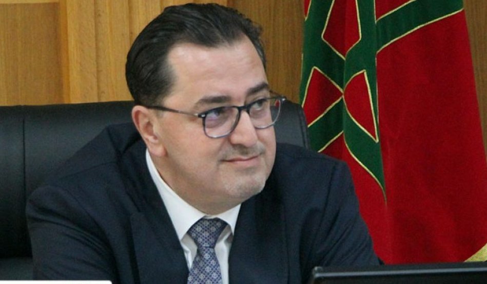 قراري والي طنجة لوقف اصدار الرخص لتحرير الملك العام.