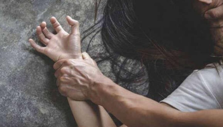 جديد ملف المحامية الفرنسية ضحية الاغتصاب التي تنفي وجود علاقة رضائية مع “ولاد الفشوش”