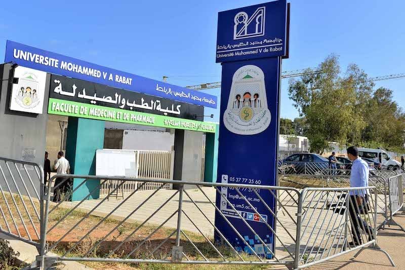 بوادر نهاية أزمة صرف المنح الجامعية لطلبة كليات الطب والصيدلة