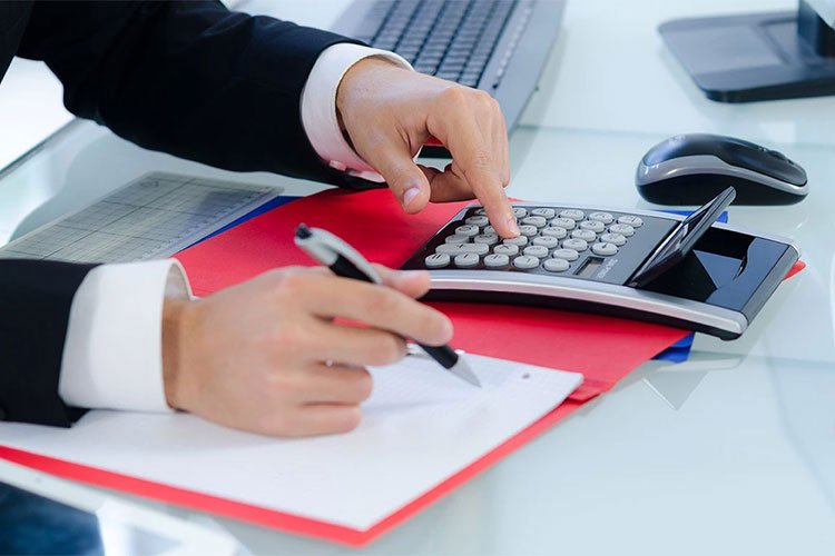 قانون يهدد بوضع أكثر من 800 محاسب خارج الإطار القانوني