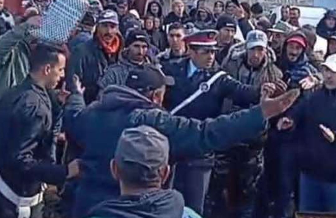 فرار الباعة بسوق أسبوعي بصفرو بسبب احتجاج المواطنبن