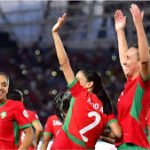 نجاة سائق سقطت سيارته وسط قناة مائية بوادي ملوية .