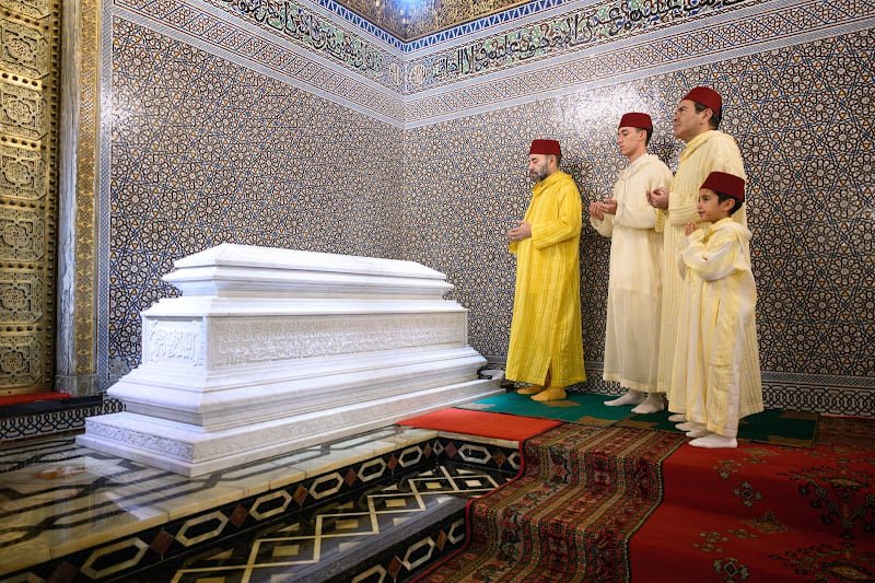 جلالة الملك يحيي الذكرى 27 لوفاة المغفور له الحسن الثاني طيب الله ثراه