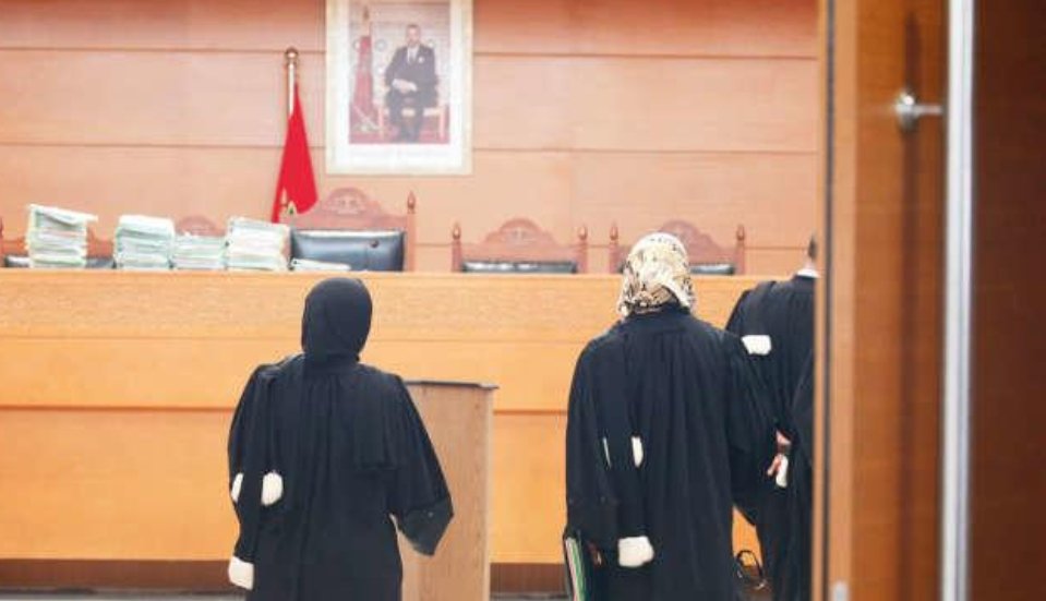 اخطاء مهنية جسيمة تتسبب في توقيف 3 موظفين قضائيين بالعيون