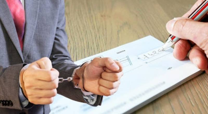 اصدار شيك بدون رصيد يقود برلماني من الحمامة الى سجن الاوداية بمراكش