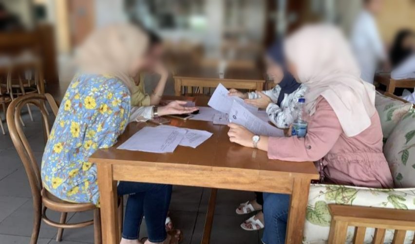 منع الزبائن من الدراسة داخل المقاهي يثير جدلا وسط الرواد