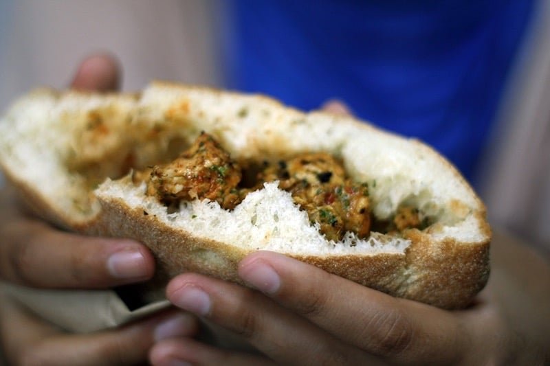 ضبط مواد غذائية فاسدة بمحلات لبيع الوجبات السريعة بمراكش