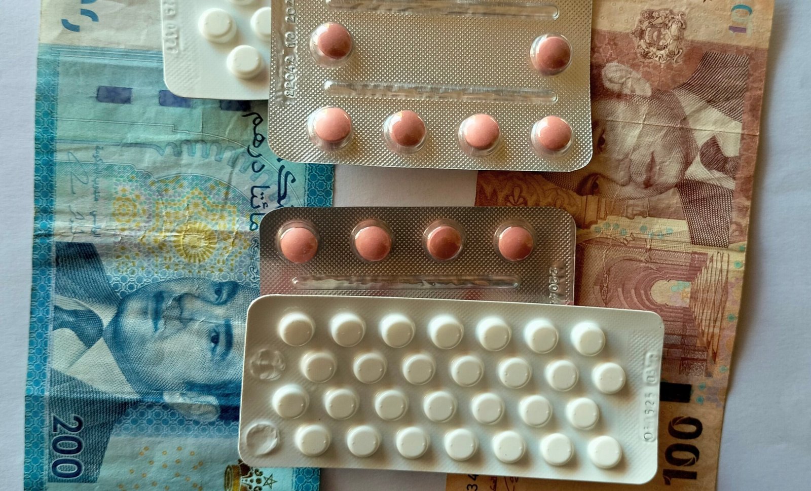 برلماني يساءل وزير الصحة حول إشكالية غلاء أسعار بعض الأدوية الحيوية