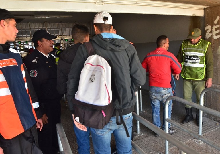 الاتحاد الإفريقي لكرة القدم يكشف عن لائحة الممنوعات داخل ملاعب الكان