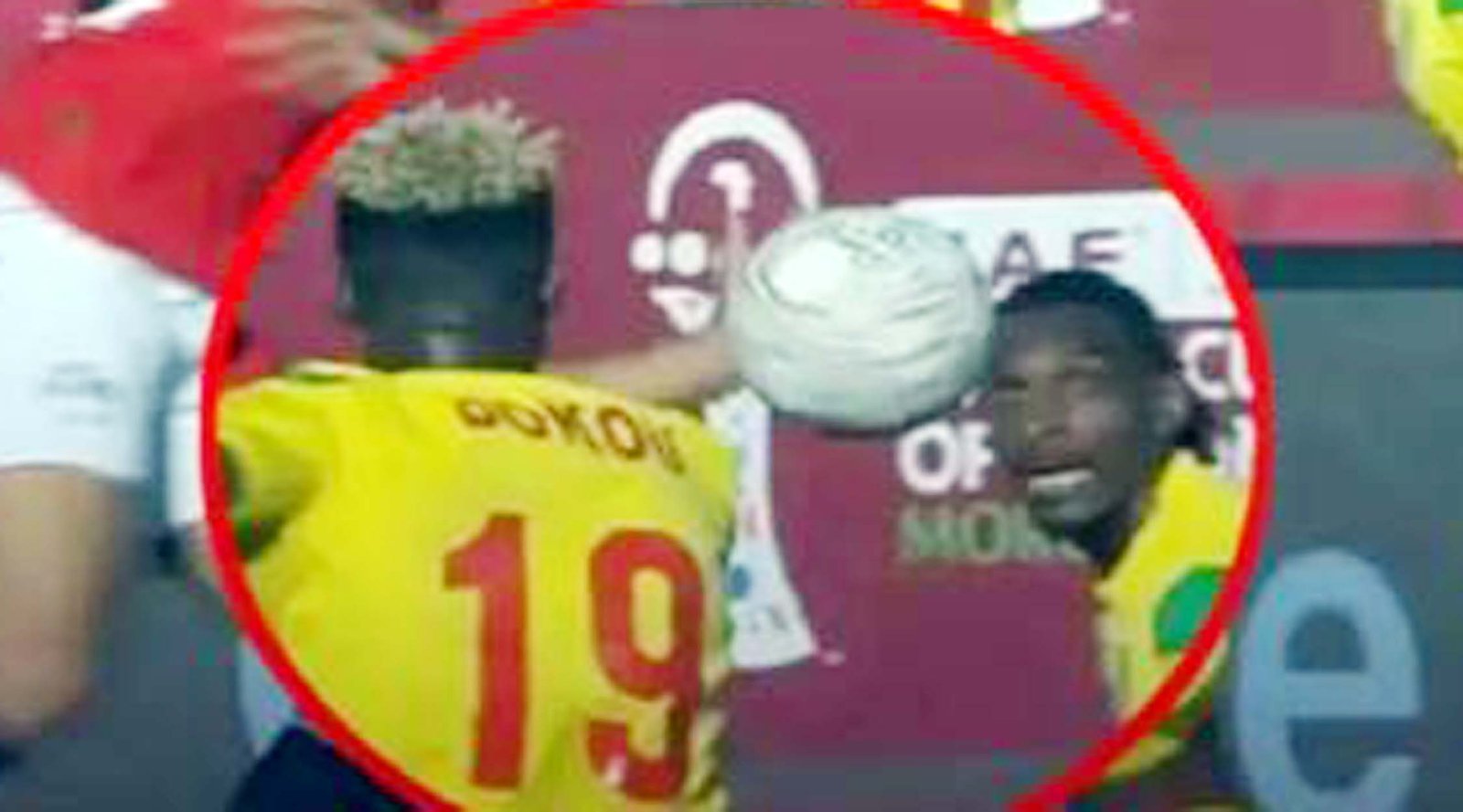 ركلة جزاء واضحة لصالح منتخب بنين في مباراة مصر تثير موجة تساؤلات