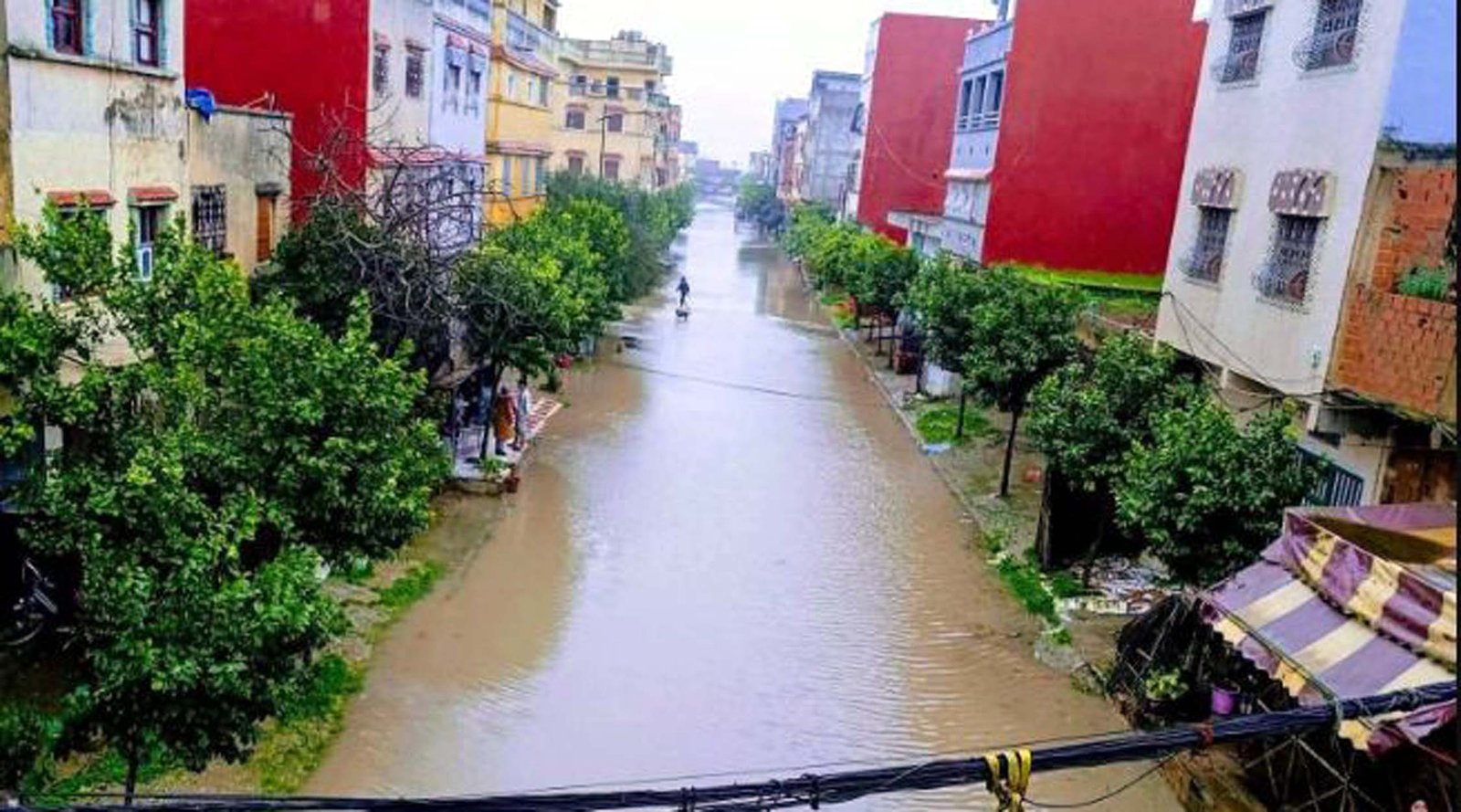 مياه الامطار تتسبب في اغراق مدينة القصر الكبير في الفيضانات