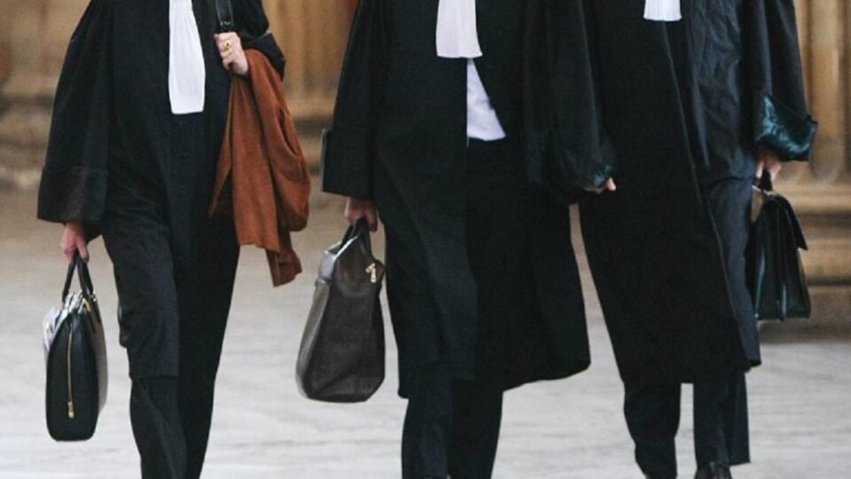 جمعية هيئات المحامين بالمغرب تعلن عن العودة إلى تقديم الخدمات المهنية بالمحاكم