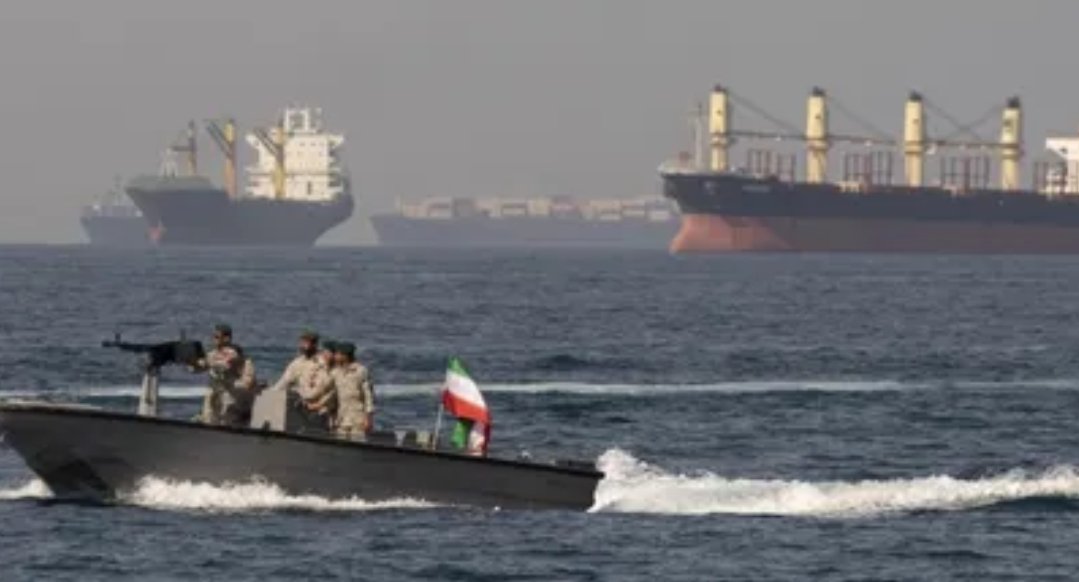 تعطّل الملاحة في مضيق هرمز يهدد الأسواق المالية العالمية