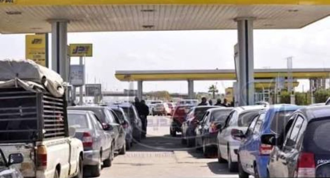 ضغط ملحوظ على محطات الوقود قبل الزيادة في أسعار المحروقات