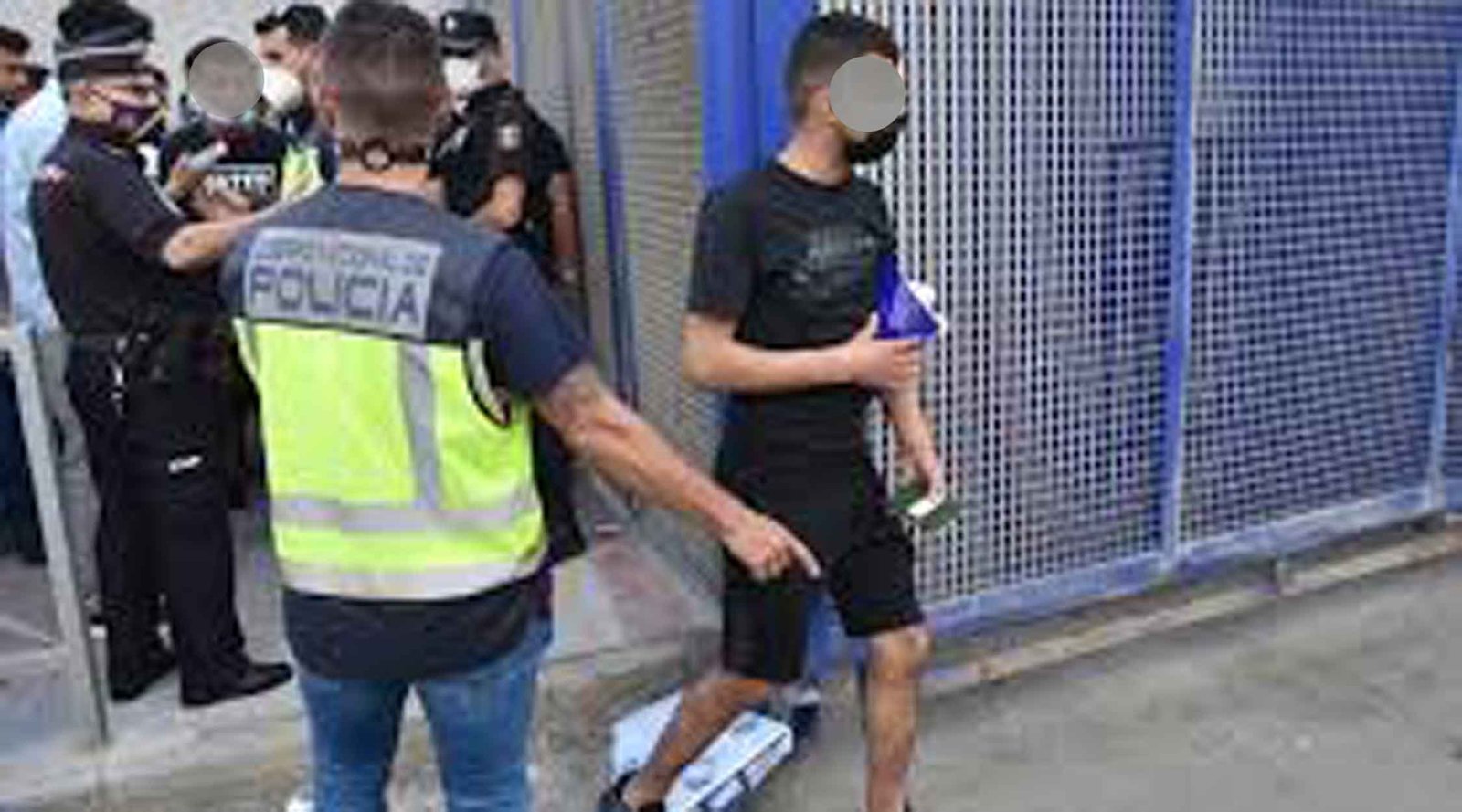 مغاربة مهددون بالرحيل من اسبانيا بالآلاف