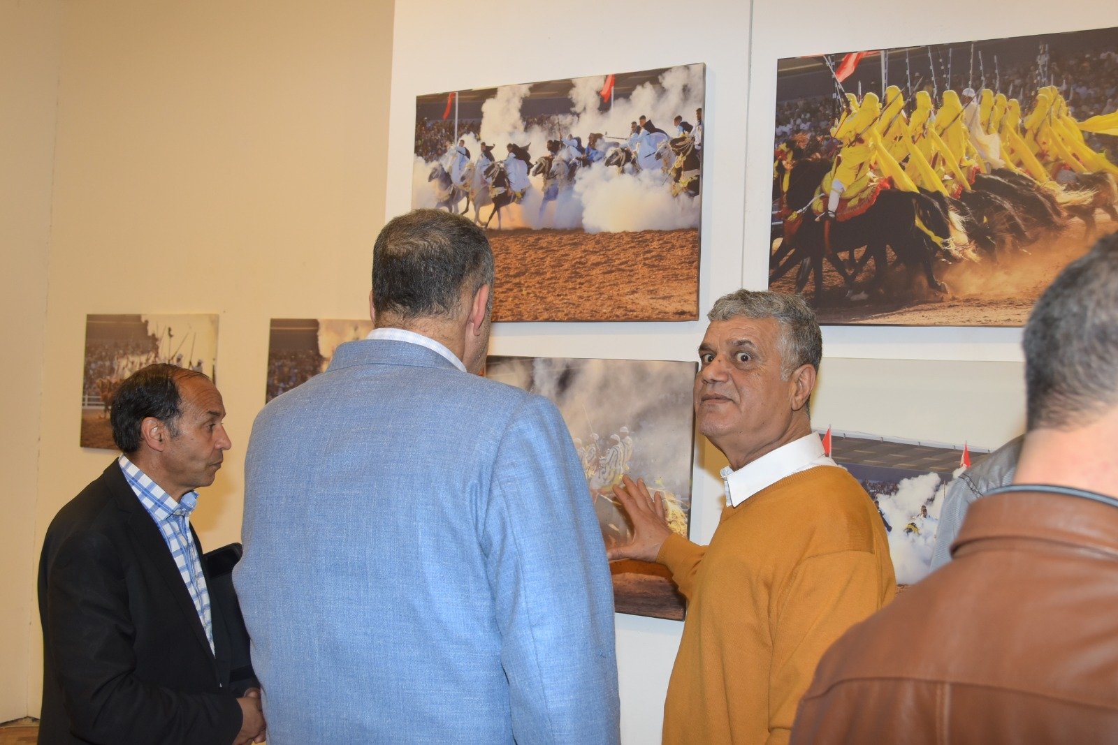 عالم العربي الرطل: رقص الضوء على مرايا من الذاكرة الجماعية