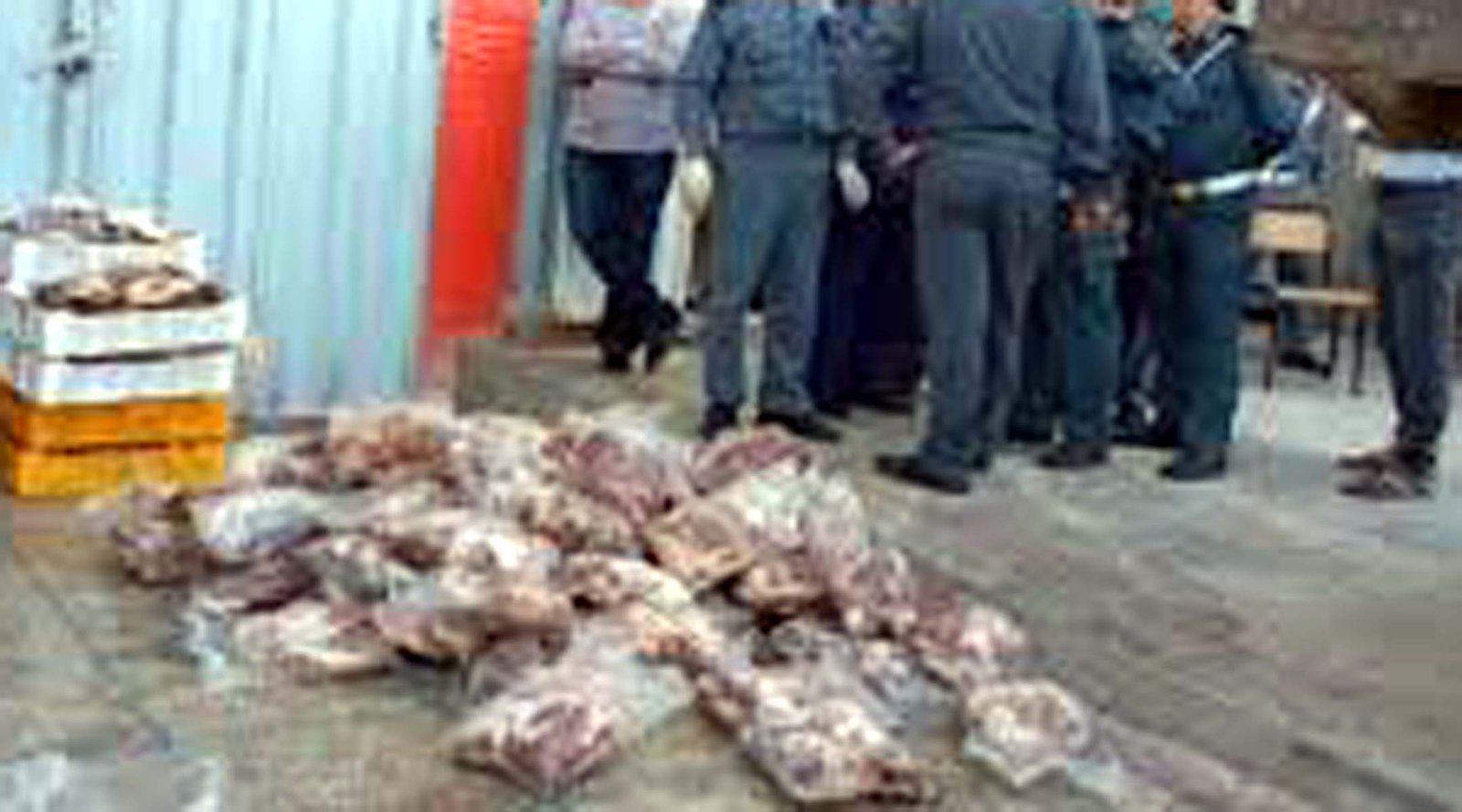 درك الصخيرات يضبط و يحجز و يتلف كميات مهمة من اللحوم و الاسماك الفاسدة